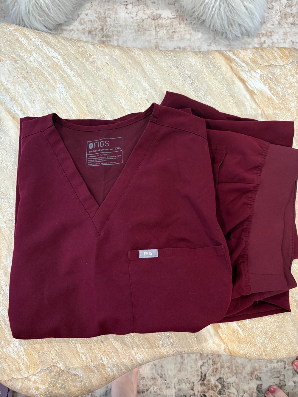 FIGS women’s maroon scrub set 3xl